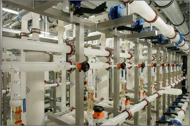 Ultra-pure water installation with PVDF piping in a semiconductor facility