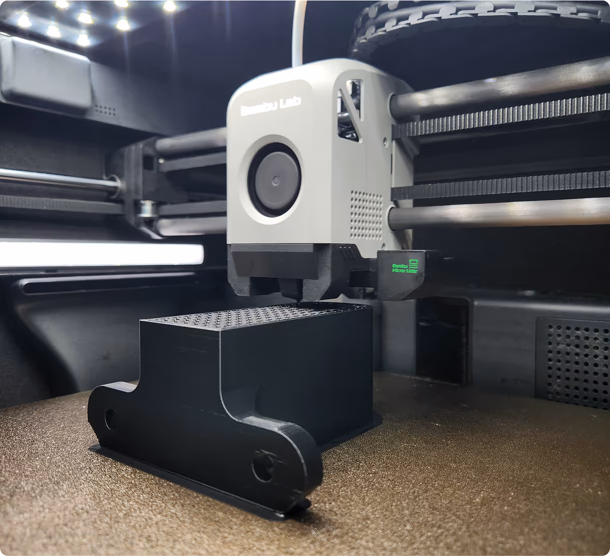 FDM printer with a freshly printed black part